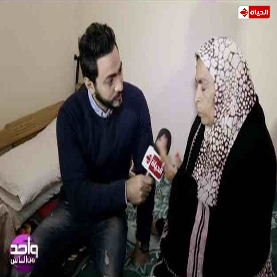 بالفيديو .. «تامر حسني» يبكى على الهواء بسبب أحد السيدات بدار المسنين 1 تامر حسني (1)