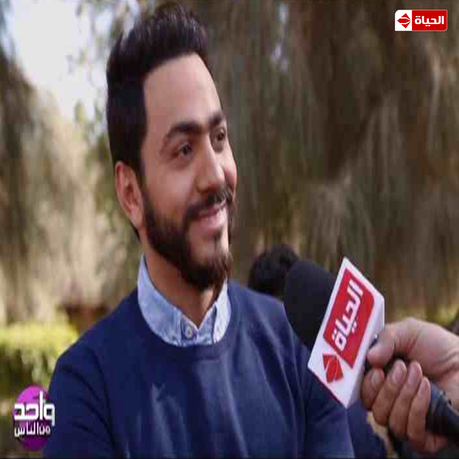 بالفيديو .. «تامر حسني» يبكى على الهواء بسبب أحد السيدات بدار المسنين 5 تامر حسني (2)