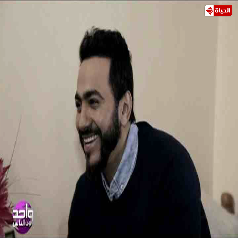 بالفيديو .. «تامر حسني» يبكى على الهواء بسبب أحد السيدات بدار المسنين 2 تامر حسني (7)