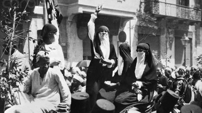 سبب تحديد 16 مارس كـ «يوم المرأة المصرية» 1 سيدة تهتف في مظاهرة 1919