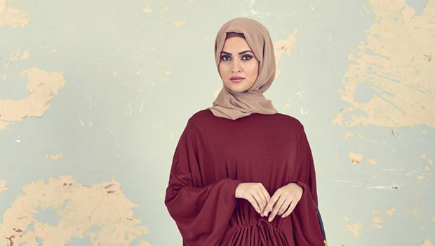 نصائح هامة عند ارتداء الإيشارب الحرير والشيفون 1 نصائح هامة عند ارتداء الإيشارب الحرير والشيفون