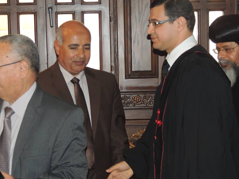 بالفيديو و الصور .. مدير أمن الشرقية يعزي أسقف الزقازيق ومنيا القمح في وفاة والدته 8 10404244_662101093917249_6790612867336606309_n