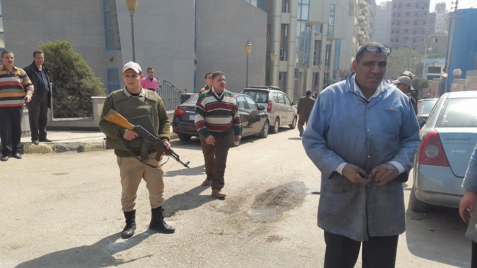 انفجار محدث صوت بمحيط شارع مكتبة مصر العامة بالزقازيق 1 11040025_447086142110577_1772514153_n