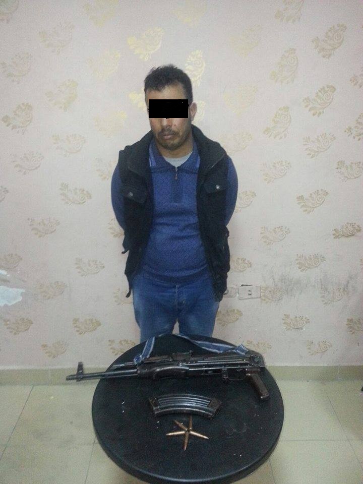 ضبط عاطل بحوزتة بندقيه آلية و مطلوباَ علي ذمة قضايا آخرى بالصالحية 1 11113282_676648225795869_6711531146738900185_n