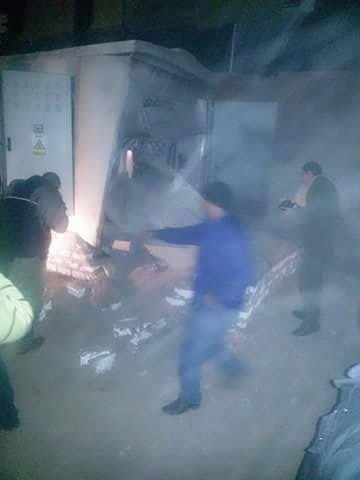 بالصور| انفجار قنبلة بمحول كهرباء بمحيط مركز شرطة كفر صقر 3 18502_880795545275386_2355795299192825657_n
