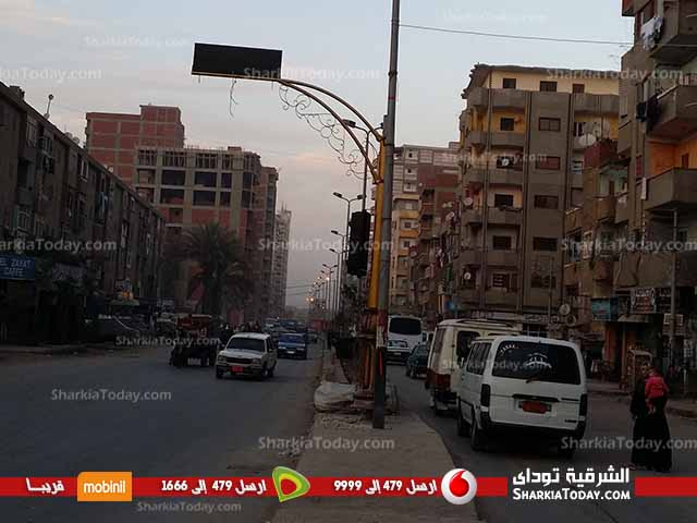شاهد .. تركيب ثلاثة اشارات مرور بنهاية شارع فاروق بالزقازيق 1 2