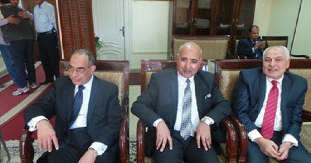مدير أمن الشرقية يؤم وزير العدل ورئيس محكمة الزقازيق فى صلاة الظهر 1 320152133011