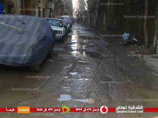 بالصور.. انفجار ماسورة مياة بمنطقة الممر تعيق الحركة المرورية بشوارع الزقازيق 3 5