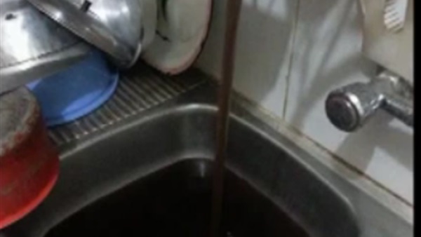 صورة صادمة لمياه الشرب.. وعمرو الليثى: محصلتش مجارى 1 736