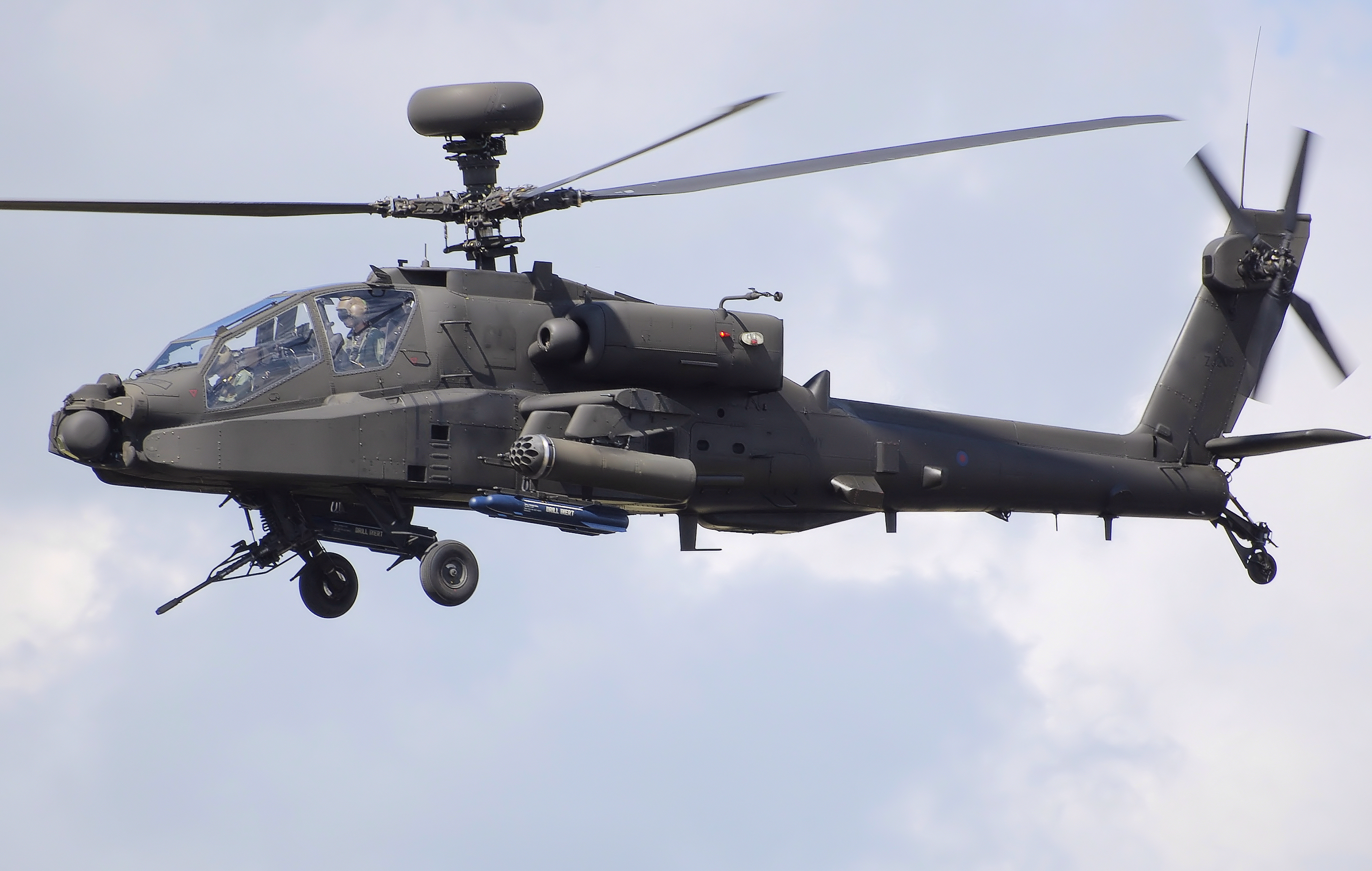 طائرات «الأباتشي» تحلق في سماء شرم الشيخ لتأمين القمة العربية 1 Westland_apache_wah-64d_longbow_zj206_arp