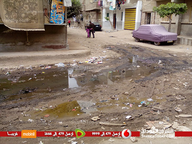 شاهد..منطقة «حسن صالح» بالزقازيق تغرق فى مياه الصرف الصحى 3 صرف2