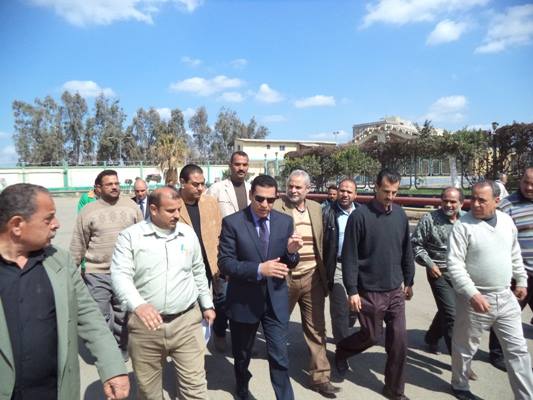 محافظ الشرقية يفاجىء محطة تعبئة اسطوانات الغاز بأبو حماد 2 محافظ الشرقية يفاجىء محطة تعبئة اسطوانات الغاز بأبو حماد