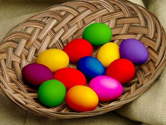 7 نصائح تساعدك فى تجنب التسمم الغذائى من تناول البيض الملون 2 بيض ملون