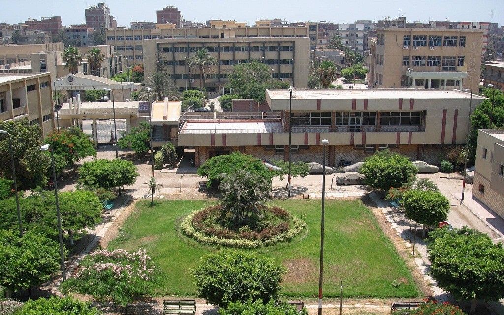 كلية الزراعة بجامعة الزقازيق تبدأ فى إصلاحات وتطوير الملاعب الرياضية بالكلية 1 03