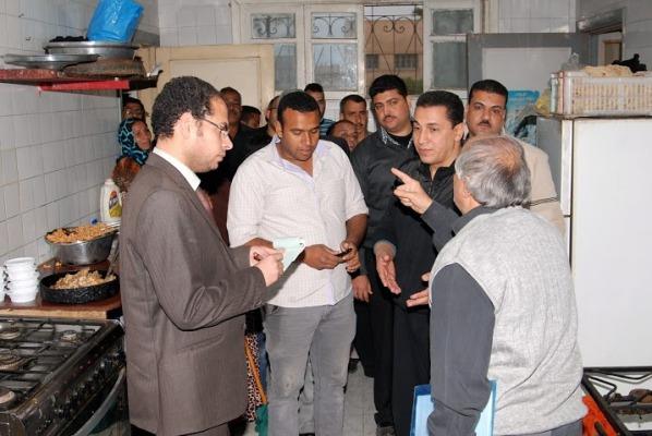 محافظ الشرقية : «لن أترك خريج دار الأيتام عرضة للشارع» 1 10408996_813738968713834_788253592661194705_n