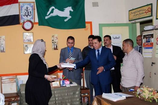 محافظ الشرقية يطالب بإنشاء فندق ملحق بالمدرسة الثانوية الفندقية بالزقازيق 2 11168095_820763068011424_7132302580389018889_n