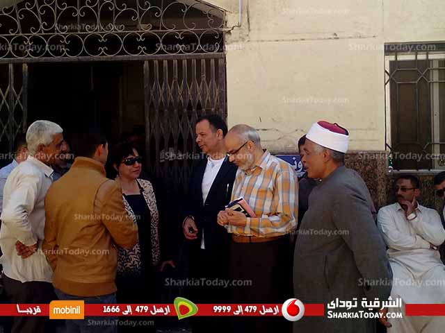 شاهد .. تواجد السكرتير العام لمحافظة الشرقية بمستشفي ههيا للاطمئنان على المصابين 2 19