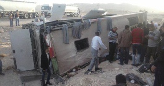 مصرع عامل وإصابة 13 فى انقلاب أتوبيس بطريق «أبوشلبى – الصالحية» 1 42015792412