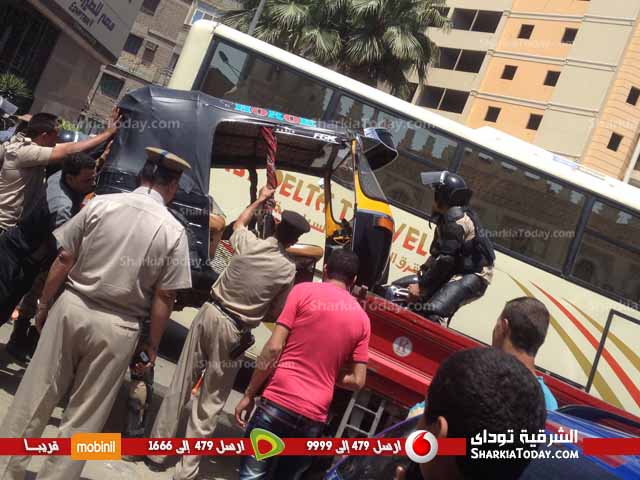 شاهد .. حملة مكبرة بشارع البوستة لإزالة الإشغالات والمخالفات المرورية 3 44