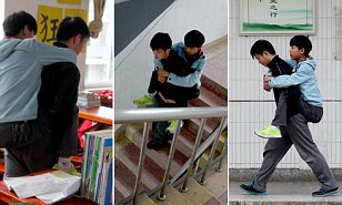 بالصور .. شاب يحمل صديقه على ظهره 3 سنوات 7 CEN_CarrierStudent_01.jpg