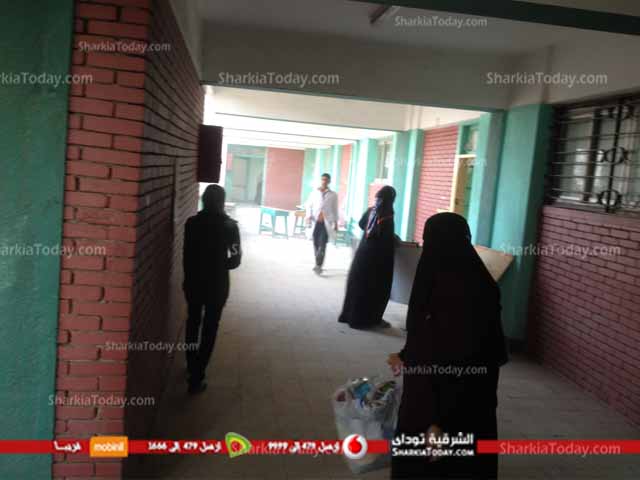 طلاب مدرسة سنجها الثانوية بكفر صقر يقيمون معسكر لتجميل المدرسة 4 777
