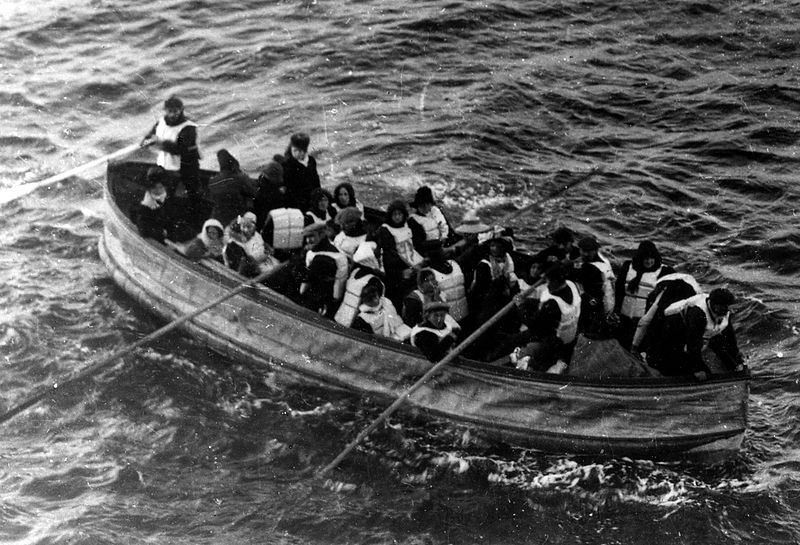 800px-Titanic_lifeboat