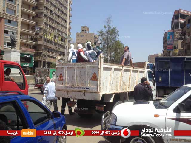 شاهد .. حملة مكبرة بشارع البوستة لإزالة الإشغالات والمخالفات المرورية 2 96