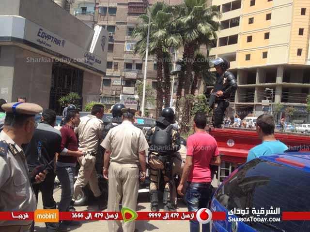 شاهد .. حملة مكبرة بشارع البوستة لإزالة الإشغالات والمخالفات المرورية 1 99