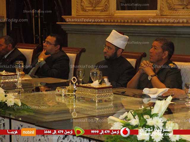 شاهد .. جامعة الازهر بالزقازيق تقوم بزيارة لقوات الدفاع الجوى للتهنئة بعيد تحرير سيناء 3 e