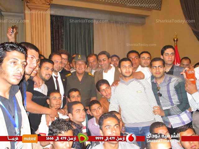 شاهد .. جامعة الازهر بالزقازيق تقوم بزيارة لقوات الدفاع الجوى للتهنئة بعيد تحرير سيناء 1 t