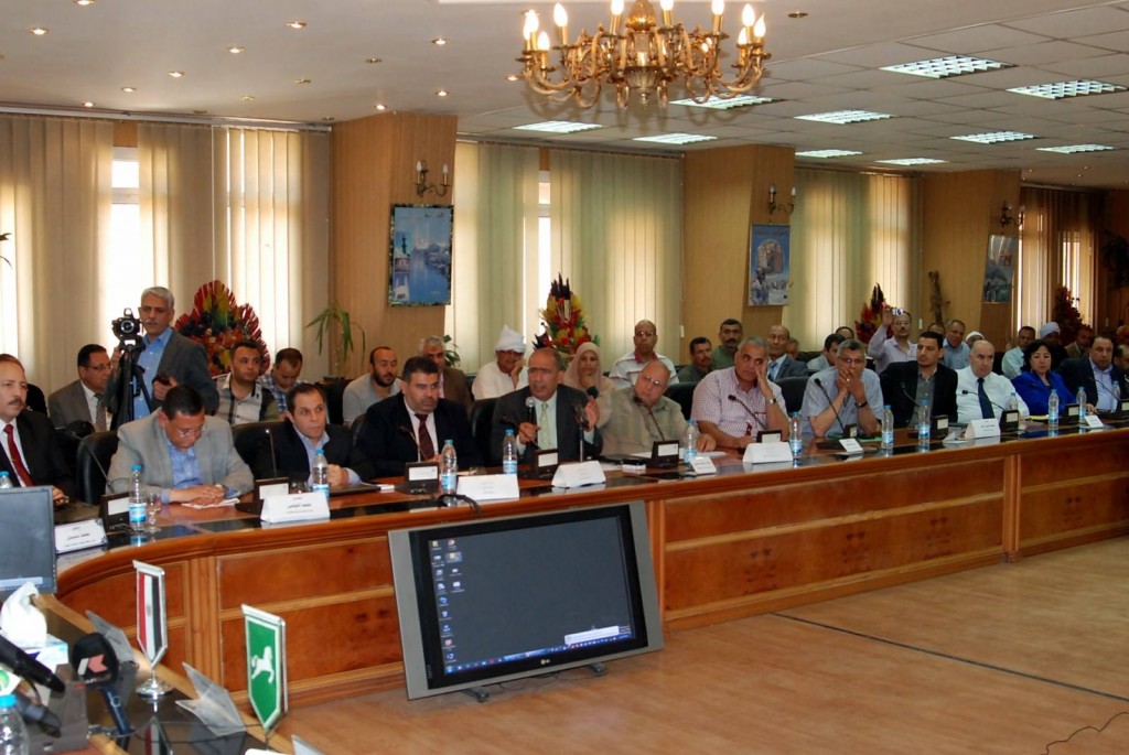بالصور .. 4 مبادرات للتنمية التكنولوجية لحل مشاكل الفلاحين بالشرقية 2 10834261_1121784871170939_1392582894_o