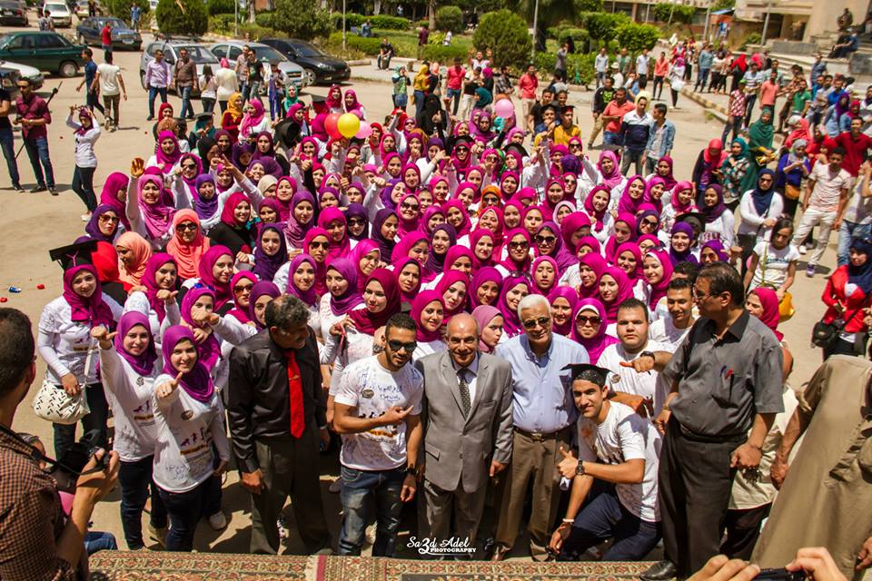 شاهد.. إحتفال قسم الإعلام بأداب الزقازيق بيوم التخرج النهائى بحضور عميد الكلية 3 11023438_679365605525852_3038572706899732069_n