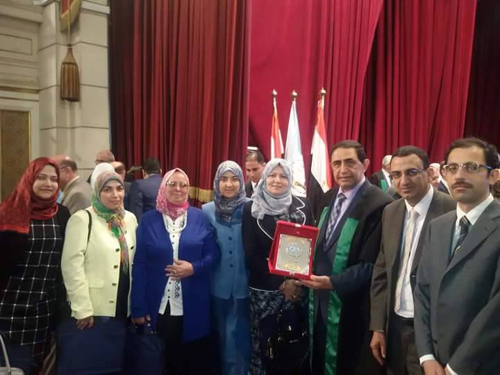 شاهد .. تكريم جامعة الزقازيق في احتفالية الهيئة القومية لضمان جودة التعليم 3 11068384_915304548515559_9012236944383721937_n