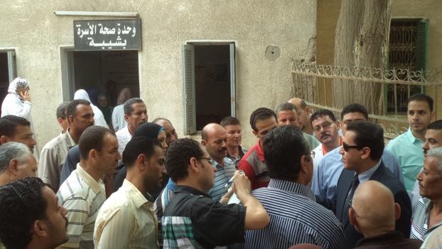 بالفيديو .. محافظ الشرقية لموظفي الوحدة المحلية بشيبه : ربنا يكفينا شر الحرام 5 11159995_838702999550764_7295198511165237829_n