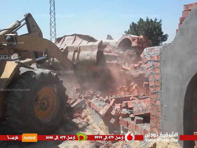 شاهد .. حملة لإزالة التعديات على الأراضى الزراعية بديرب نجم 5 3