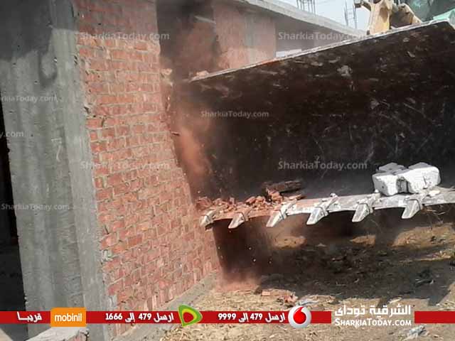 شاهد .. حملة لإزالة التعديات على الأراضى الزراعية بديرب نجم 2 7