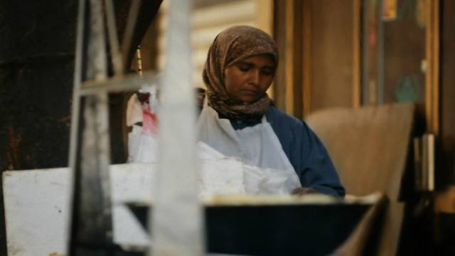 قصة مؤثرة وراء سيدة البطاطس .. «أم أميرة» التى قلبت الفيسبوك 5 unnamed-106