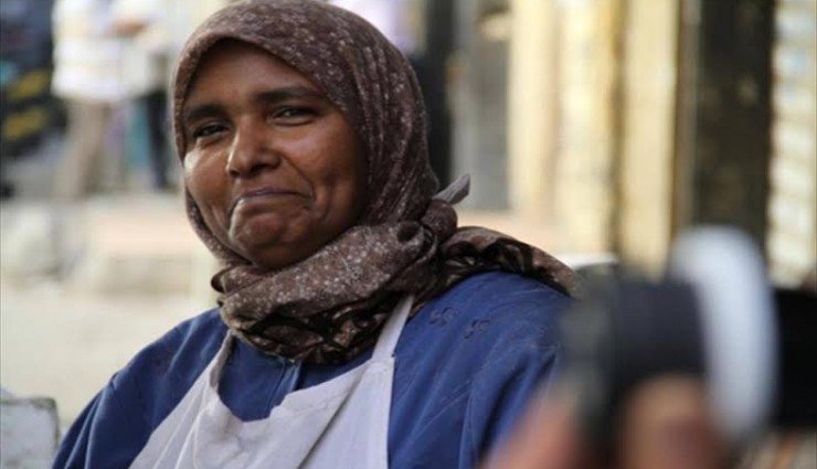 قصة مؤثرة وراء سيدة البطاطس .. «أم أميرة» التى قلبت الفيسبوك 2 unnamed-1110-740x425