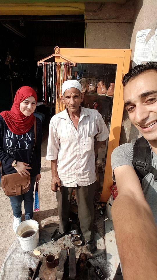 متفائلون يوزعون الهدايا علي «الناس المنسية» بشوارع الزقازيق 3 10306486_924200544292402_2844756740638923016_n