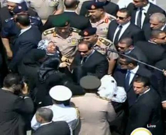 السيسى : سننفذ أحكام القضاء سواء بالإعدام أو المؤبد دلوقتى قبل بكرة 1 10530720_10153449756848817_5090289280417653453_n