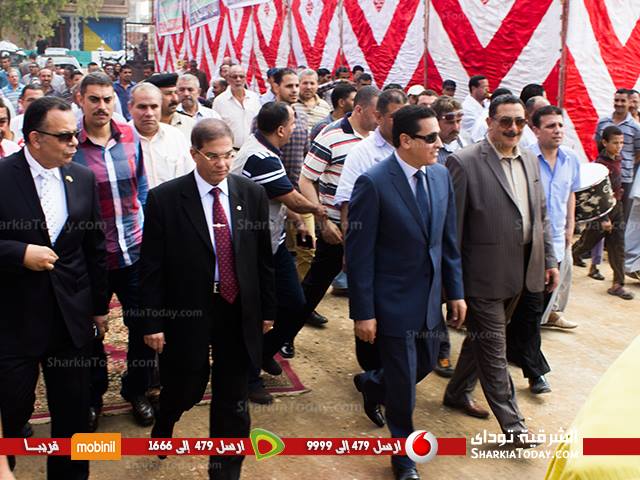 شاهد .. محافظ الشرقية يفتتح مجمع المواقف الجديد بالاحرار بالزقازيق 1 11110030_1138985062784253_1081943000165784283_n