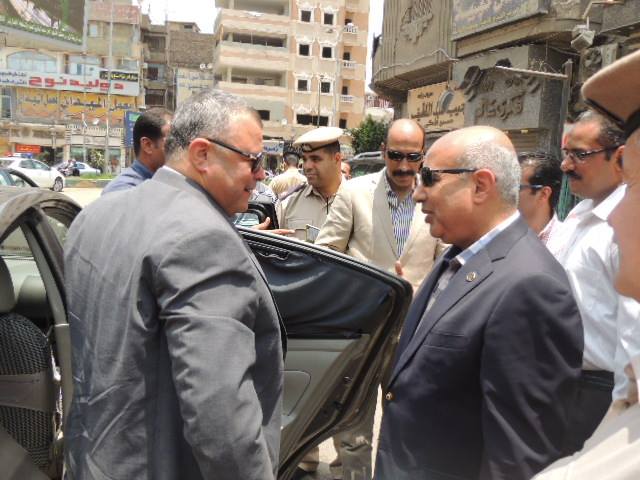 بالصور .. مدير امن الشرقية يوزع الإمساكيات الرمضانية على المواطنين بالزقازيق 3 11403145_715611538566204_7394130475710121278_n