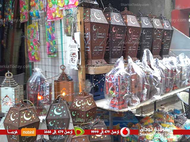 الفانوس المصري الارابيسك يكتسح الصيني و فانوس الخيمة ينافس الصاج بمدينة الزقازيق 4 5