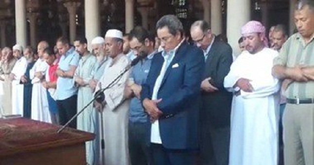 محمود سعد يقيم صلاة الجنازة على شقيقه بمسجد عمرو بن العاص 1 620152114341864