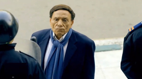 عادل إمام يدخل المستشفى بعد الاعتداء عليه في «أستاذ ورئيس قسم» 1 990