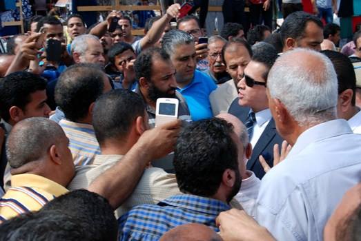 شاهد .. محافظ الشرقية يتفقد أعمال الإنتهاء من تجهيز مجمع المواقف الجديد بالأحرار بالزقازيق 3 a2
