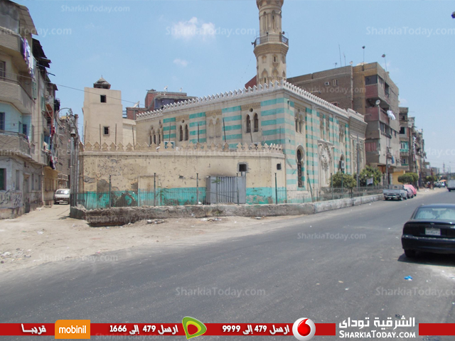 شاهد .. رفع الأتربة من أمام مسجد الديب بمدينة الزقازيق 1 مسجد الديب 2