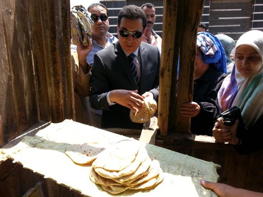 احالة مسئول مكتب التموين بقرية العزيزية للتحقيق وإيقافة عن العمل 9 محافظ الشرقية يزور مدينة العزيزية