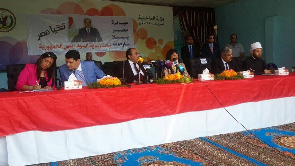 بالصور .. السيسي يأمر بالإفراج عن 42 سيدة من سجن القناطر الخيرية 3 11143669_1189545187738485_2553812990112232874_n