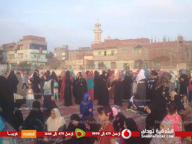 أعداد السيدات تفوق الرجال بصلاة العيد بأحدي قري مركز كفر صقر 5 15